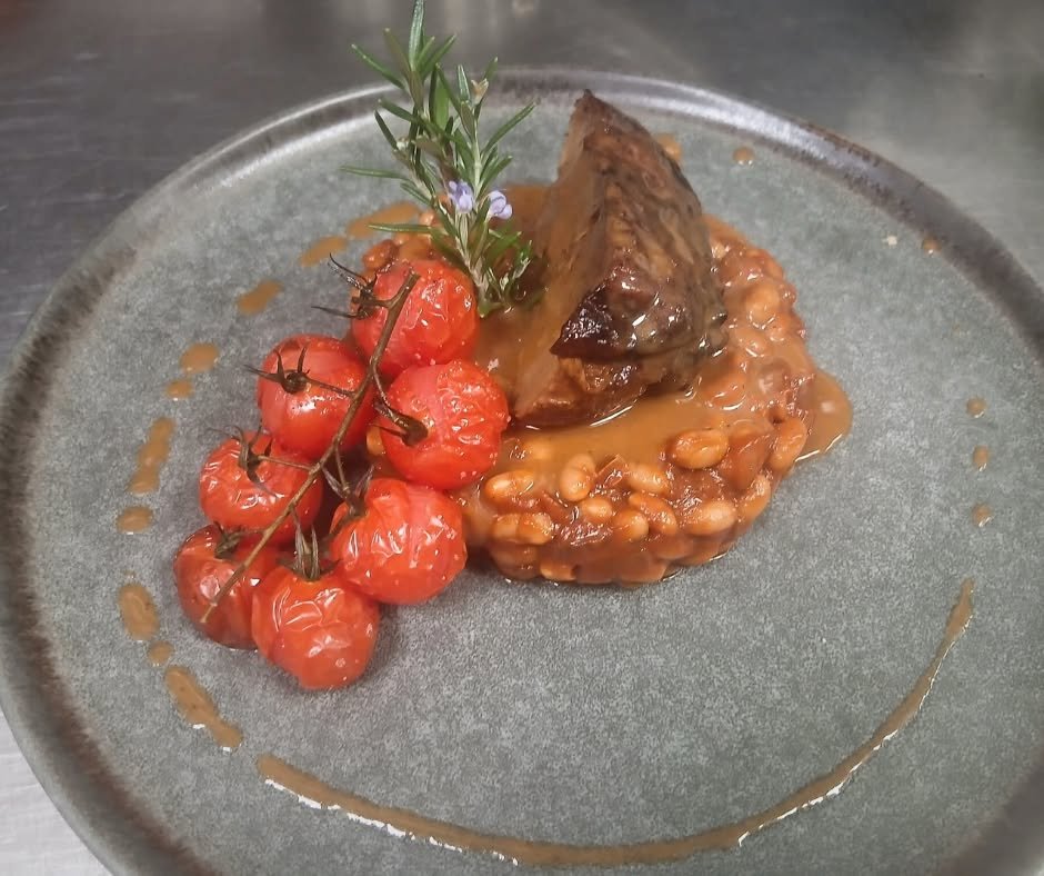Paleron de bœuf braisé, lentilles et réduction au vin rouge