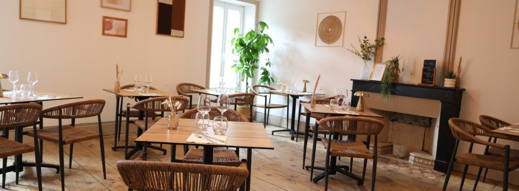 Salle intimiste sous voûte de La Voûte des Gourmands à Hauterives